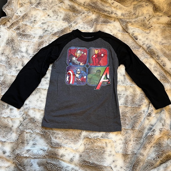 $8 when bundled - Marvel Long Sleeve T-Shirt - Kids Size 7 - Bundle Discount - Picture 1 of 4